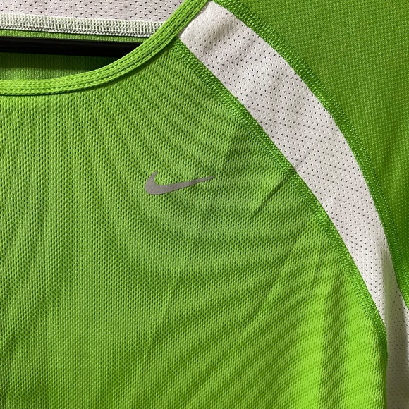 Green Nike Dri- Fit Workout Short Sleeve T-shirt Tee Top Shirt Size M EUC - Picture 4 of 7